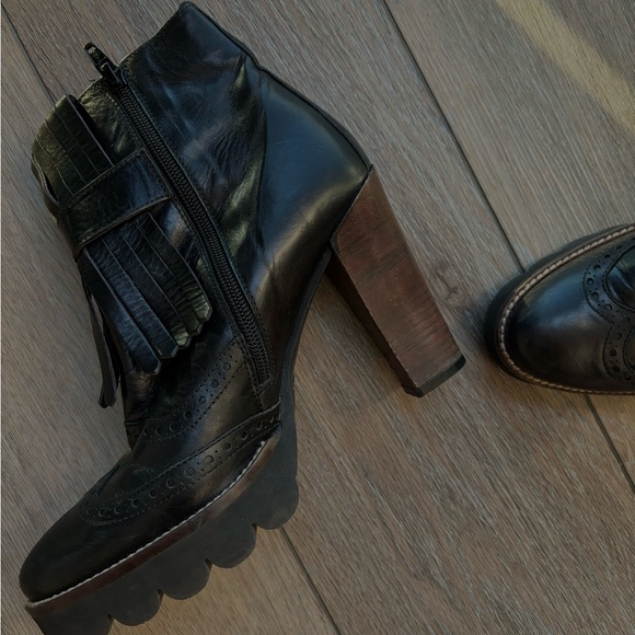 Gorgeous black boots! - Picture 7 of 16